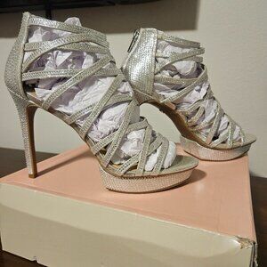Thalia Sodi Women’s Silvia Silver Metallic Strappy Platform Sandals